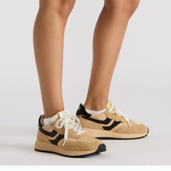 💛🔹️ STEVE MADDEN🔹️ Suede Burst Sneakers in tan/black for women - Picture 6 of 8